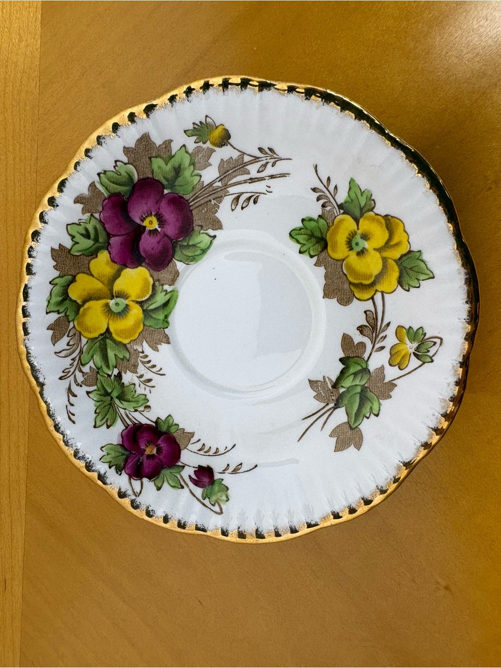 Vintage Sailsbury Fine Bone China Teacup and Saucer Set in the “Pansy” Pattern - Picture 4 of 6